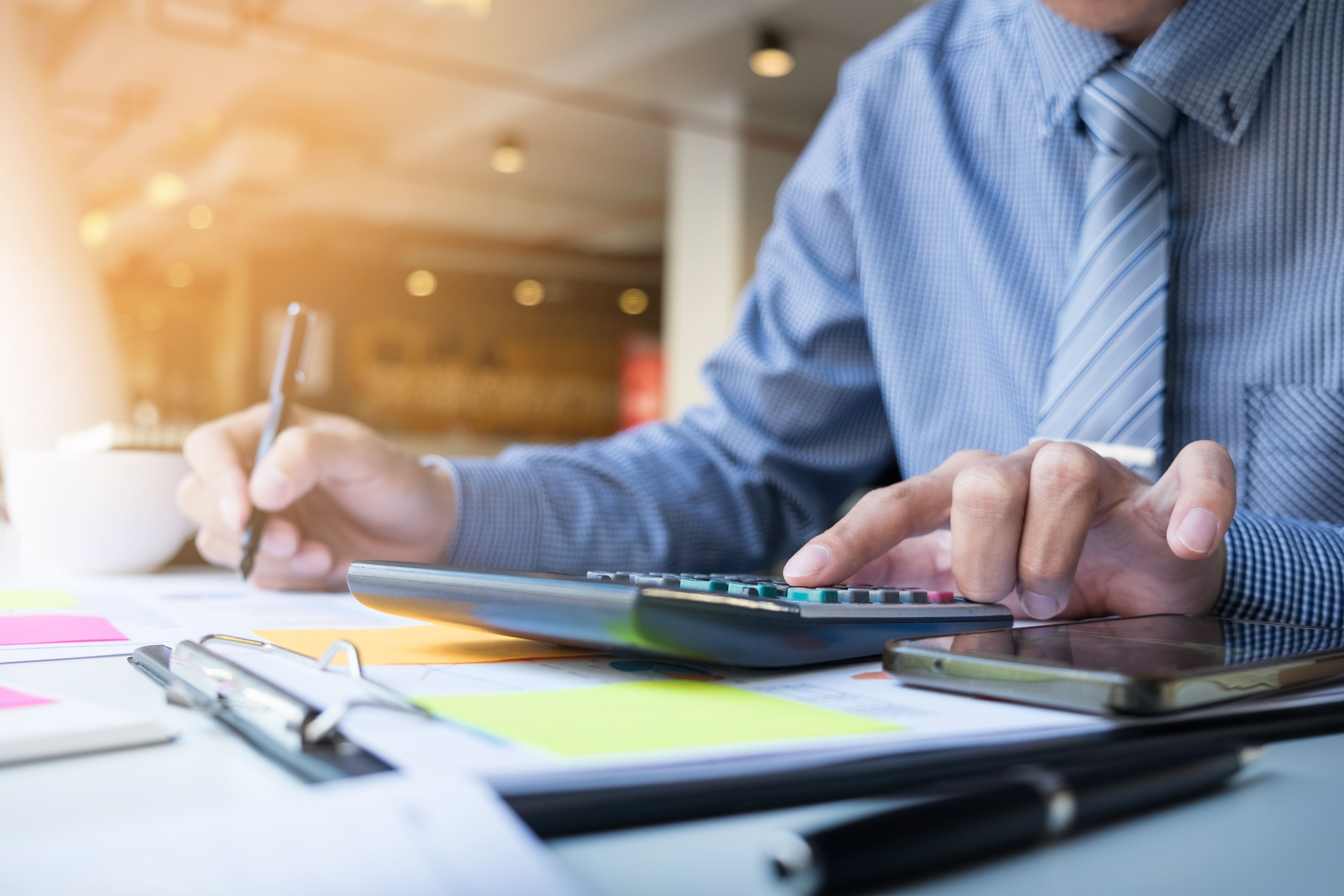 Empreendedor preocupado com situação do MEI